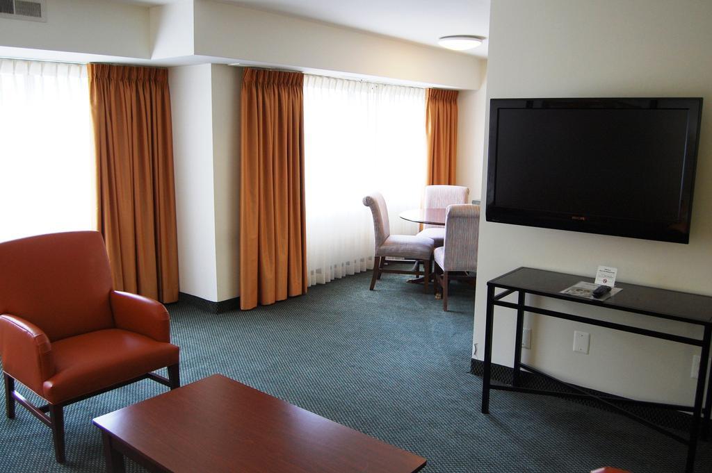 Washington Suites Alexandria Pokoj fotografie